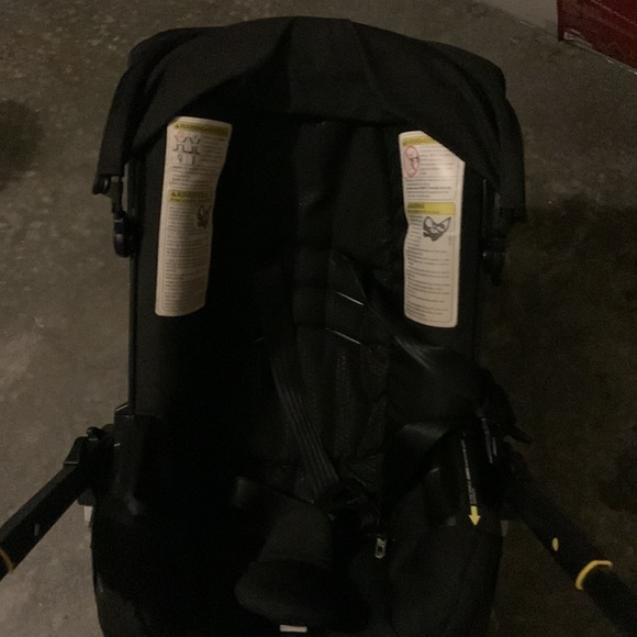 I am selling a car seat/ stroller it can turn into both - Picture 3 of 4